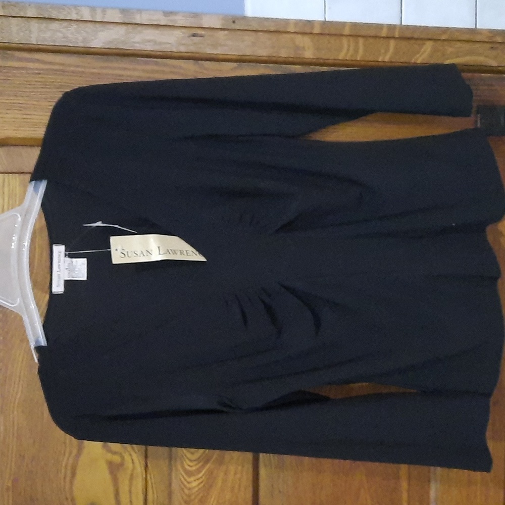 V-neck long sleeves dressy top